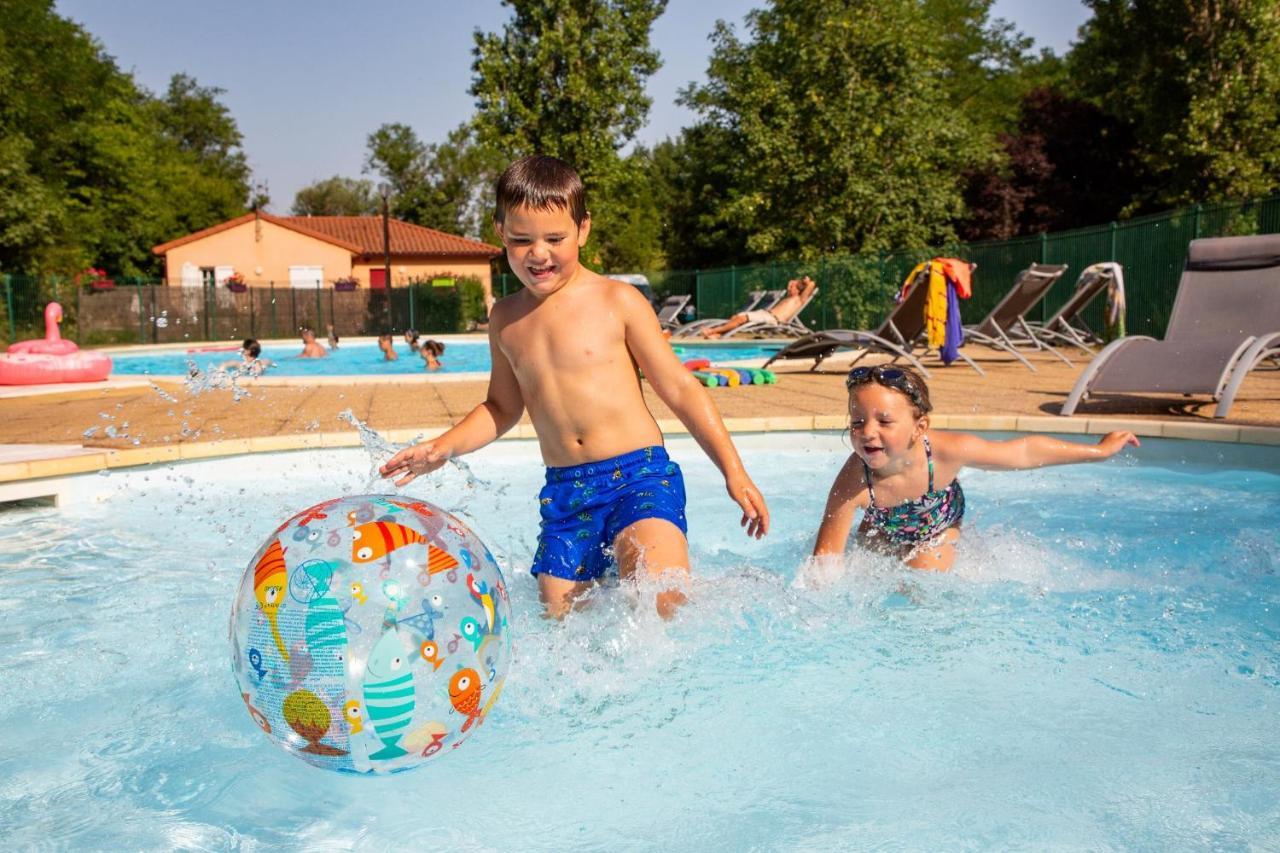 Camping De La Bageasse Brioude Bagian luar foto