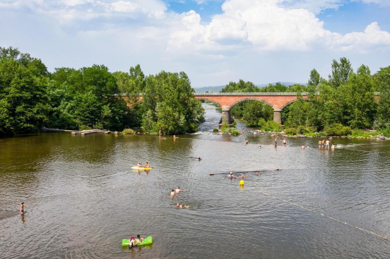 Camping De La Bageasse Brioude Bagian luar foto