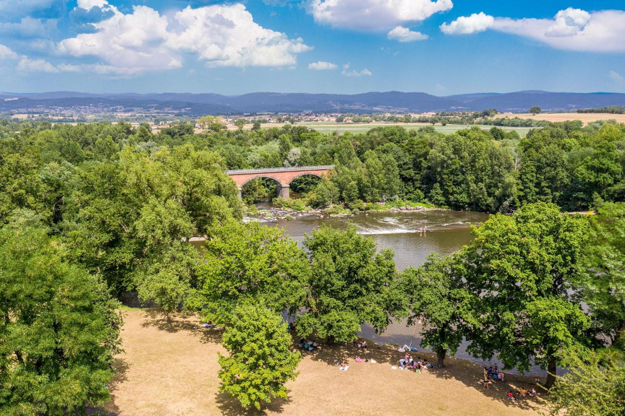 Camping De La Bageasse Brioude Bagian luar foto