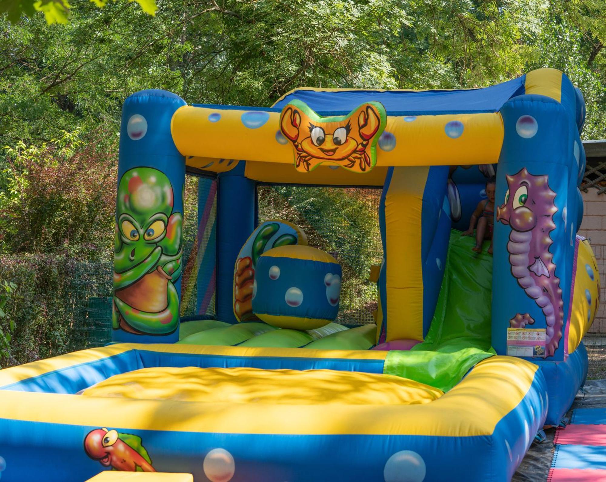 Camping De La Bageasse Brioude Bagian luar foto
