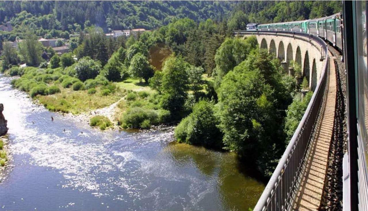 Camping De La Bageasse Brioude Bagian luar foto